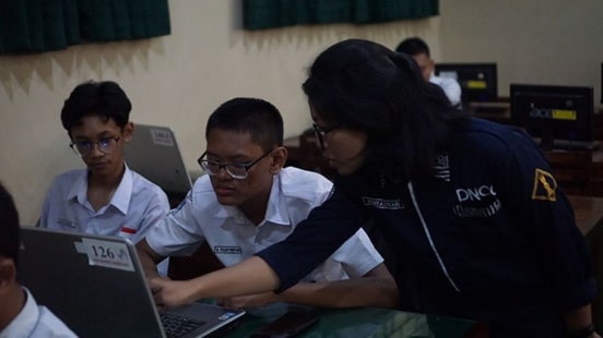 Pelatihan html kepada siswa SMAN 2 Semarang